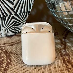 Excellent condition Apple AirPods✨